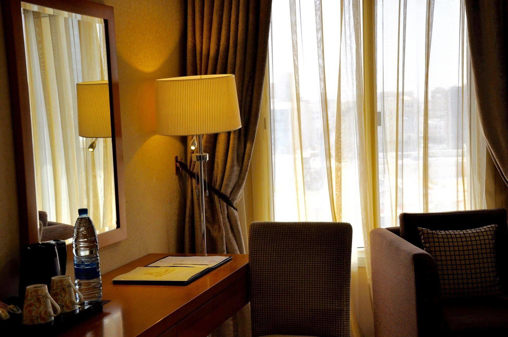 Asherij Hotel Dauhá Exteriér fotografie
